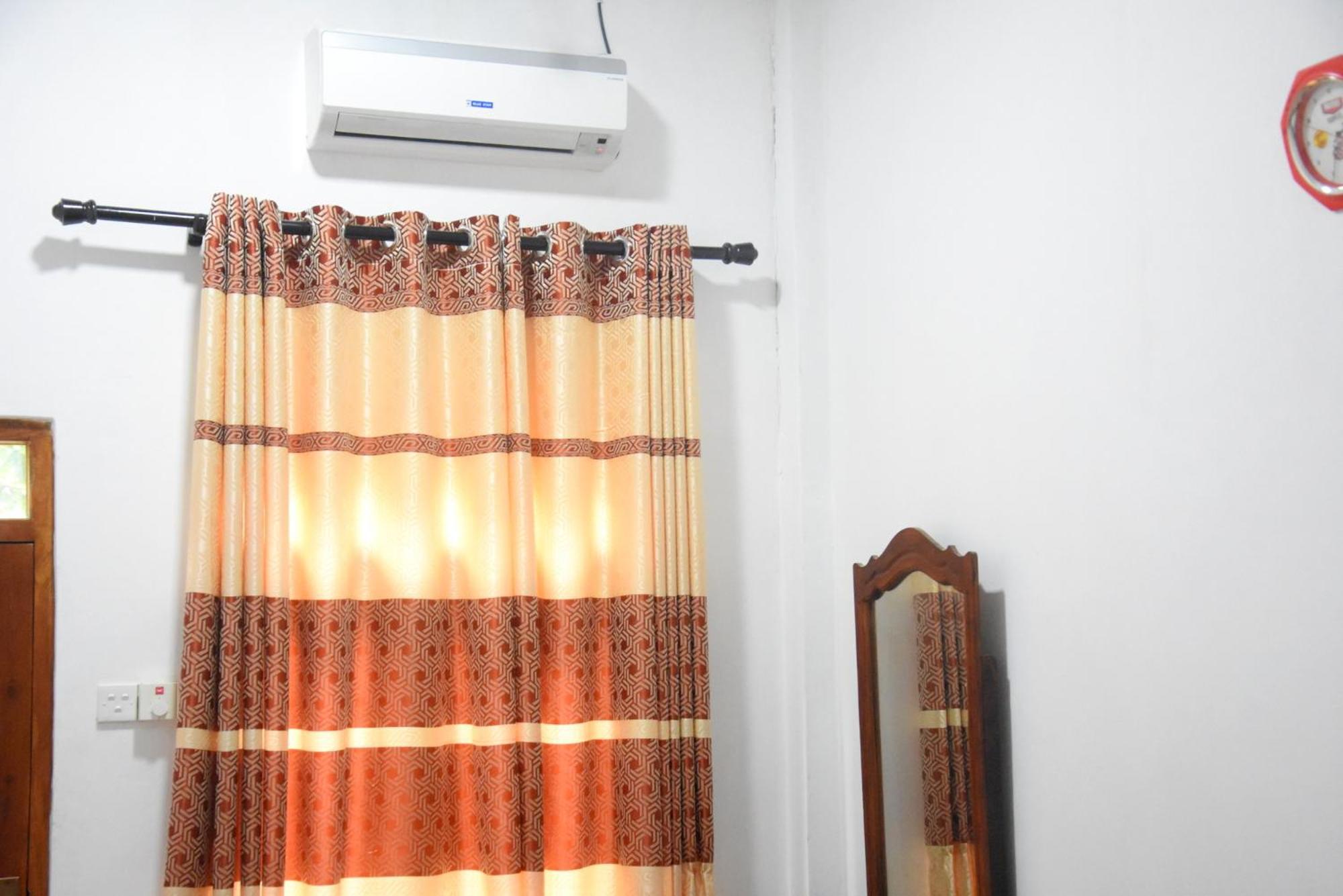 Green Mart Family Rest Анурадхапура Екстериор снимка
